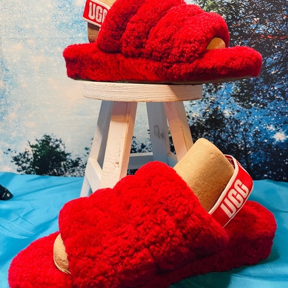 UGG Red Fluffy Slide Sandals /Slippers VGC Size 8 Women’s - Picture 1 of 8